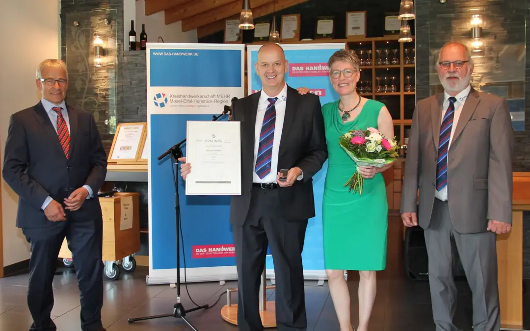 Verleihung der Goldenen Ehrennadel